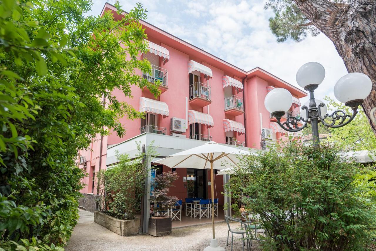 צ'סנטיקו Hotel Villa Rosa מראה חיצוני תמונה